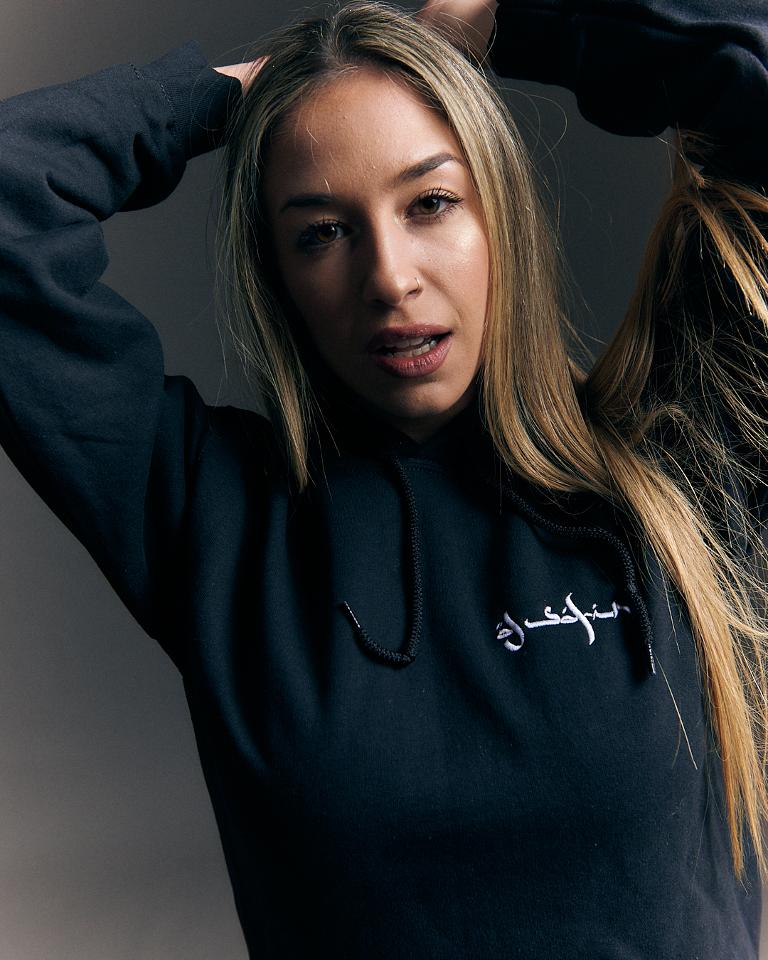 SUDADERA MEWTWO AL SAFIR