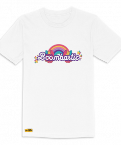 Camiseta_boombastic_logo_blanca_arcoiris