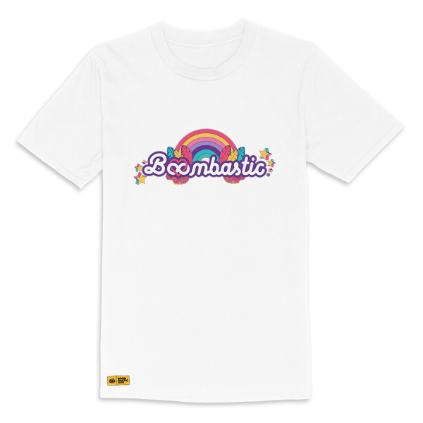 Camiseta_boombastic_logo_blanca_arcoiris