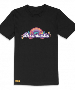 Camiseta_boombastic_logo_negra_arcoiris